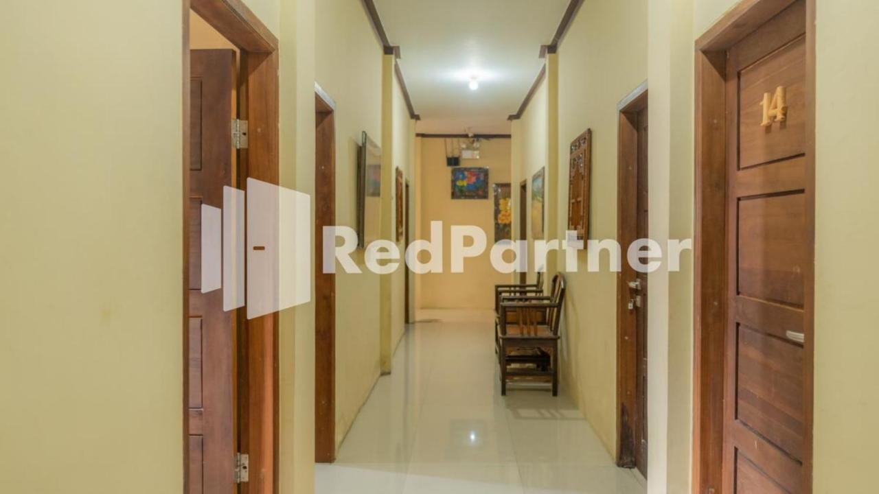 Vandhela Homestay Syariah Mitra Reddoorz Сурабая Екстериор снимка