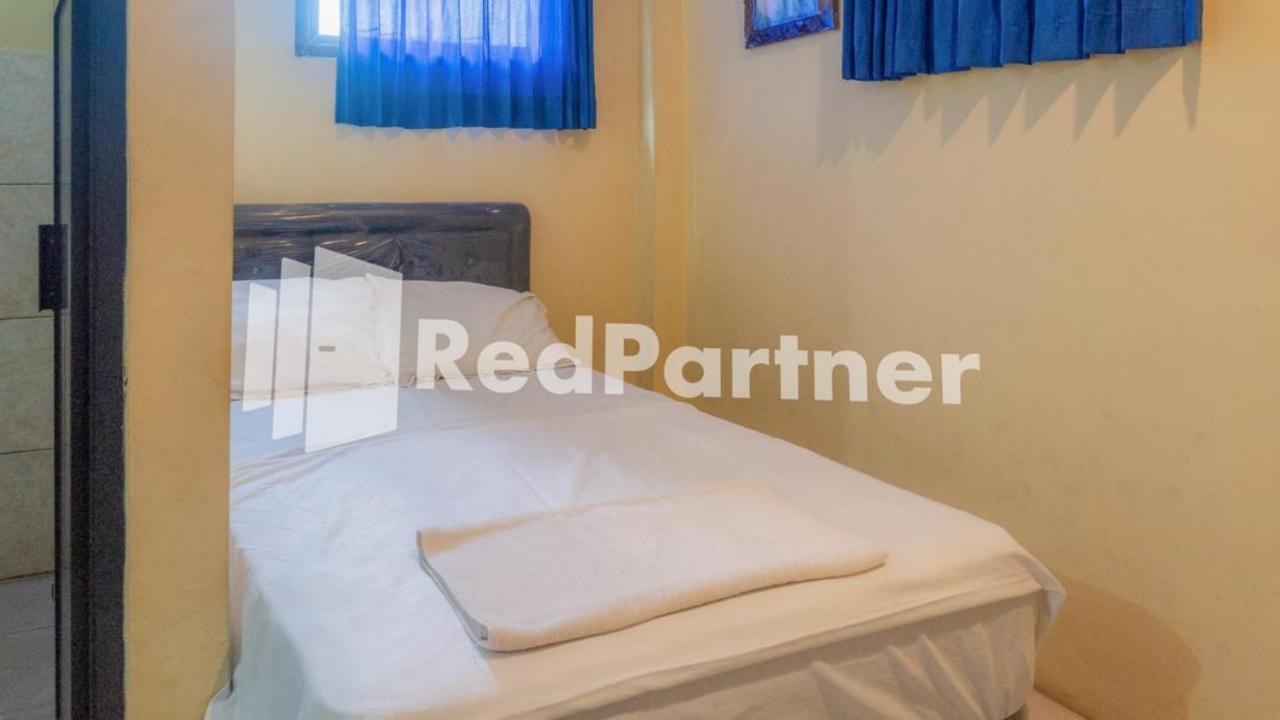 Vandhela Homestay Syariah Mitra Reddoorz Сурабая Екстериор снимка