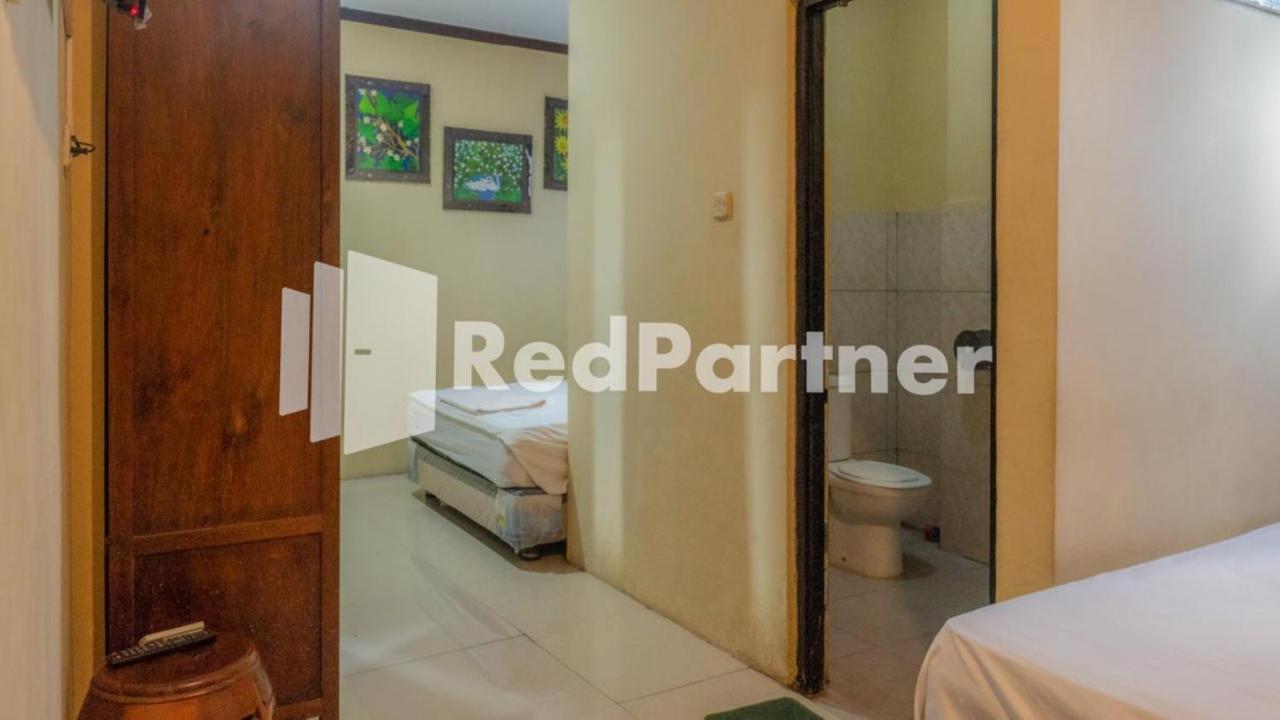 Vandhela Homestay Syariah Mitra Reddoorz Сурабая Екстериор снимка