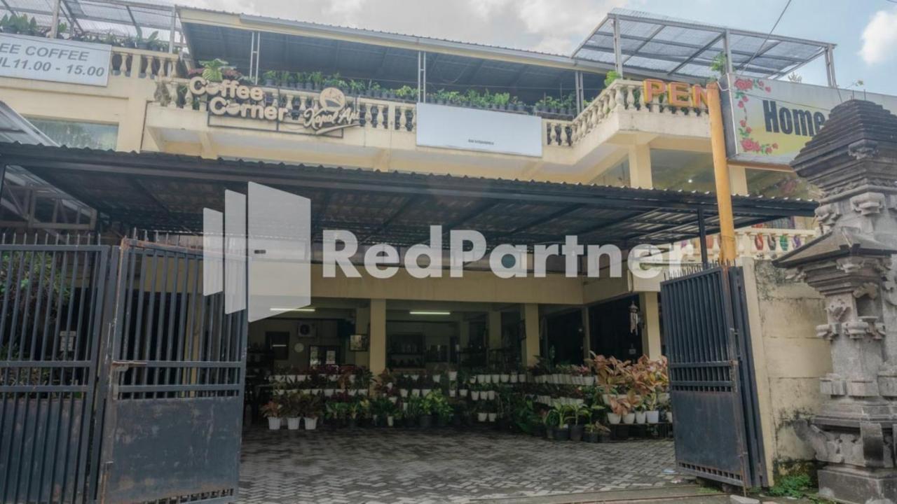 Vandhela Homestay Syariah Mitra Reddoorz Сурабая Екстериор снимка