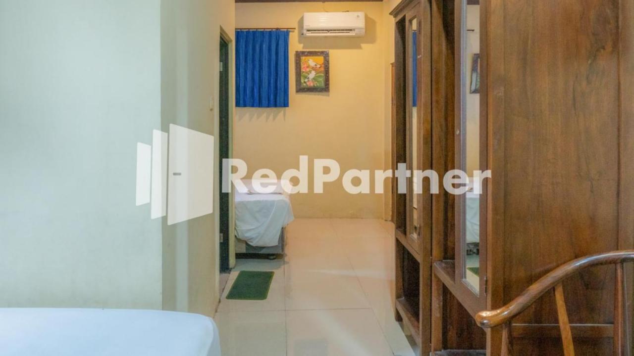 Vandhela Homestay Syariah Mitra Reddoorz Сурабая Екстериор снимка
