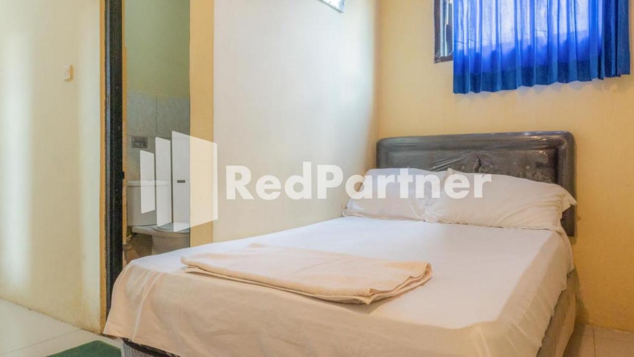 Vandhela Homestay Syariah Mitra Reddoorz Сурабая Екстериор снимка