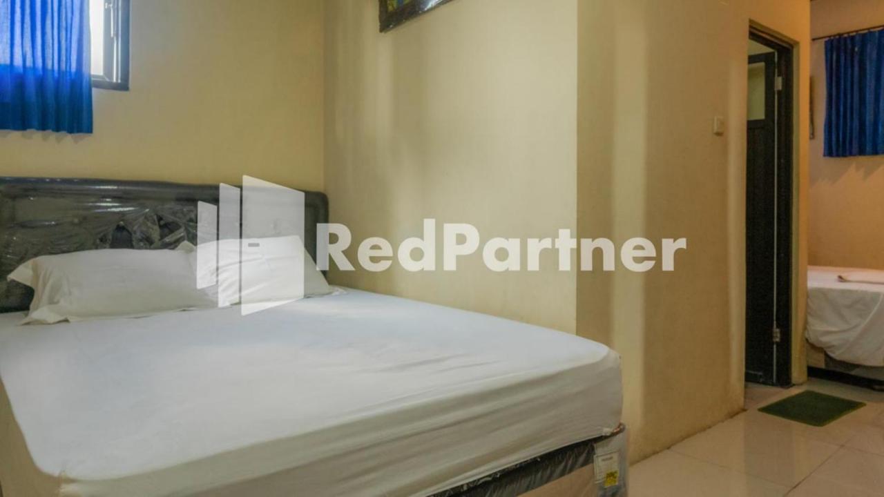 Vandhela Homestay Syariah Mitra Reddoorz Сурабая Екстериор снимка