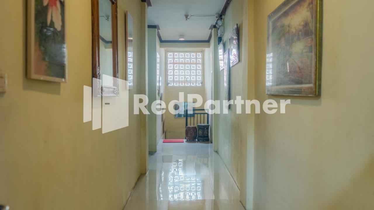 Vandhela Homestay Syariah Mitra Reddoorz Сурабая Екстериор снимка