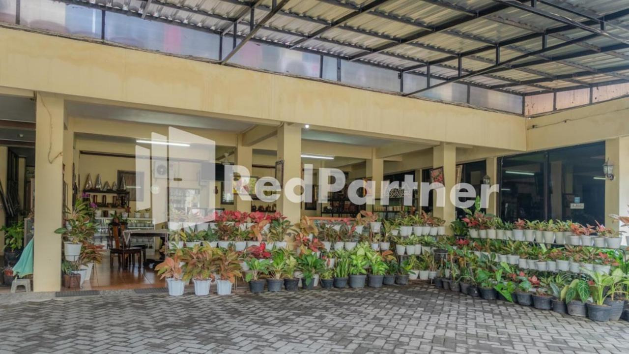 Vandhela Homestay Syariah Mitra Reddoorz Сурабая Екстериор снимка